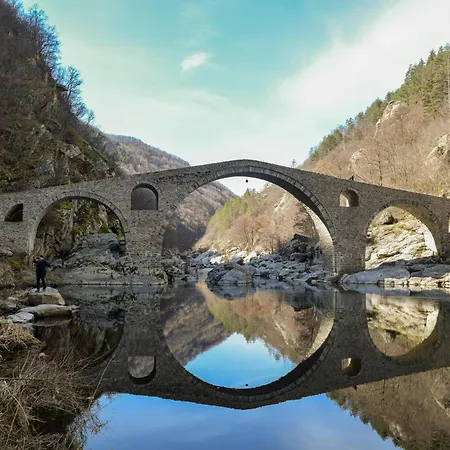 Garson 2* Kŭrdzhali